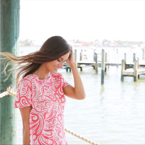 Buckhead Betties Top- French Bliss Coral and white swirl short sleeve top -Large - Picture 6 of 7